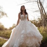 Prinzessinnenbrautkleid mit Spitze und Volants Shootingbild Hochzeitsausstatter Barockoco Leipzig