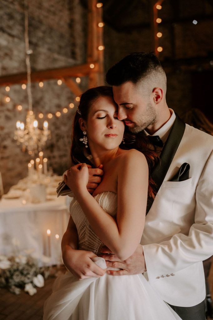Brautpaar Styled Shooting Scheunenhochzeit