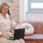 Julia Team Beloved Arbeit Laptop Handy