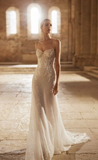 Brautkleid Rosa Clara- leichtes, figurbetonendes Kleid mit viel Glitzer und Spitze und zarten Trägern