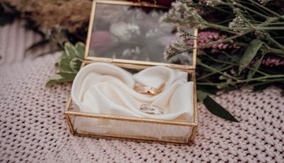 Trauringe Apricotgold Styled Shooting