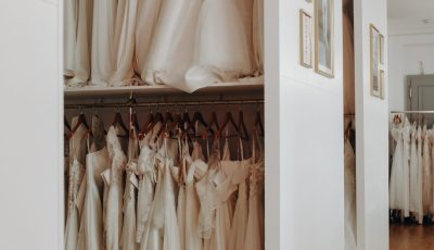 Brautkleider-Kabinett Beloved Hochzeitsstudio Schränke Brautkleider