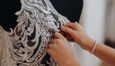 Absteckung Brautkleid Knopfleiste Rückenausschnitt Brautkleid