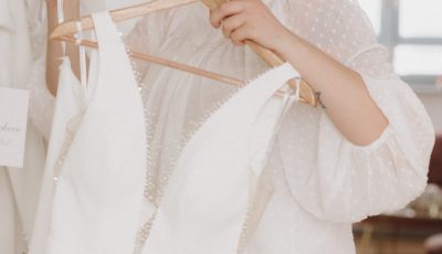 Katharina im Brautkleider-Kabinett Brautkleid